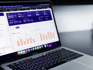 computer with analytics - cannabis business kpis - cannabis entrepreneurs - dope consulting